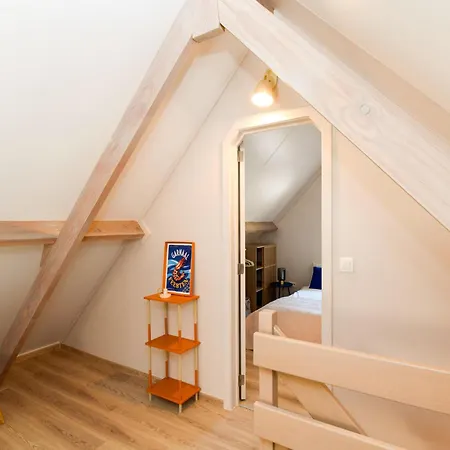 2wh42 Zeer Goed Uitgerust Huisje Met 3 Slk, Voor 6 Pers Met Parking En Tuin